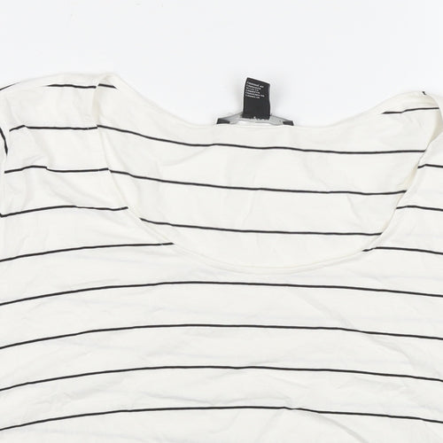 FOREVER 21 Womens White Striped Viscose Basic T-Shirt Size M Round Neck