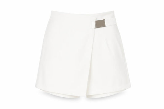 Front view of Missguided women’s white polyester skort skirt, size UK 6, zip