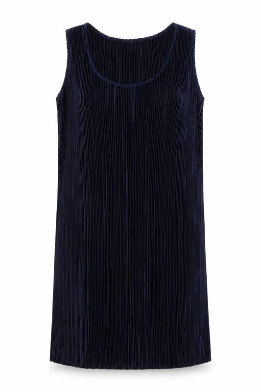 Front view of H&M women’s blue polyester shift, size M, scoop neck pullover