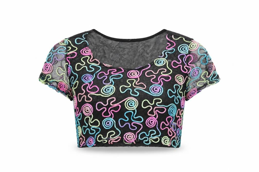 Front view of Urmoda women’s black geometric polyester cropped t-shirt, size L, round neck