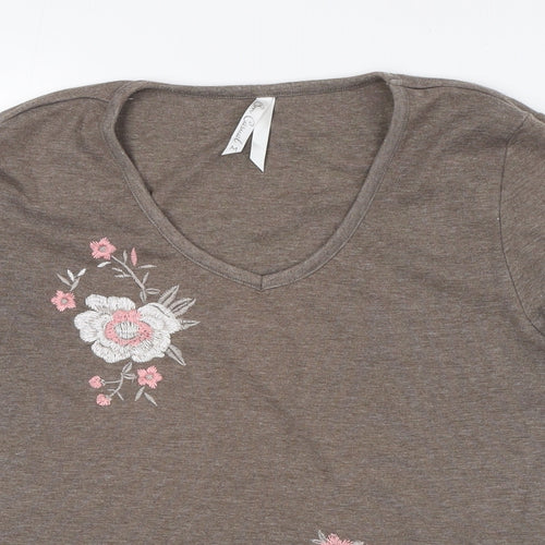 BM Womens Beige Polyester Basic T-Shirt Size M V-Neck - Floral Embroidery
