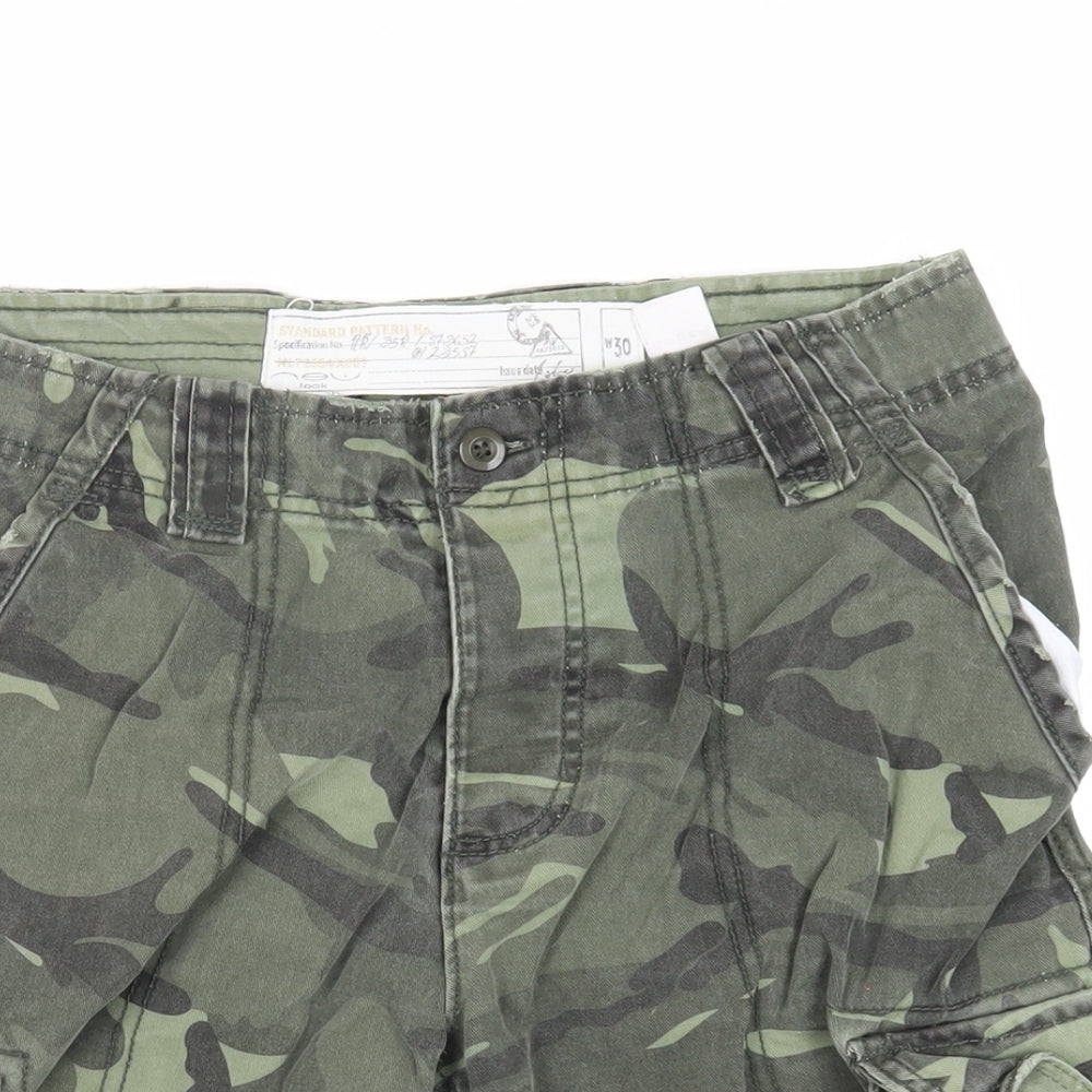 New Look Mens Green Camouflage Cotton Cargo Shorts Size 30 in L11 in Regular Zip