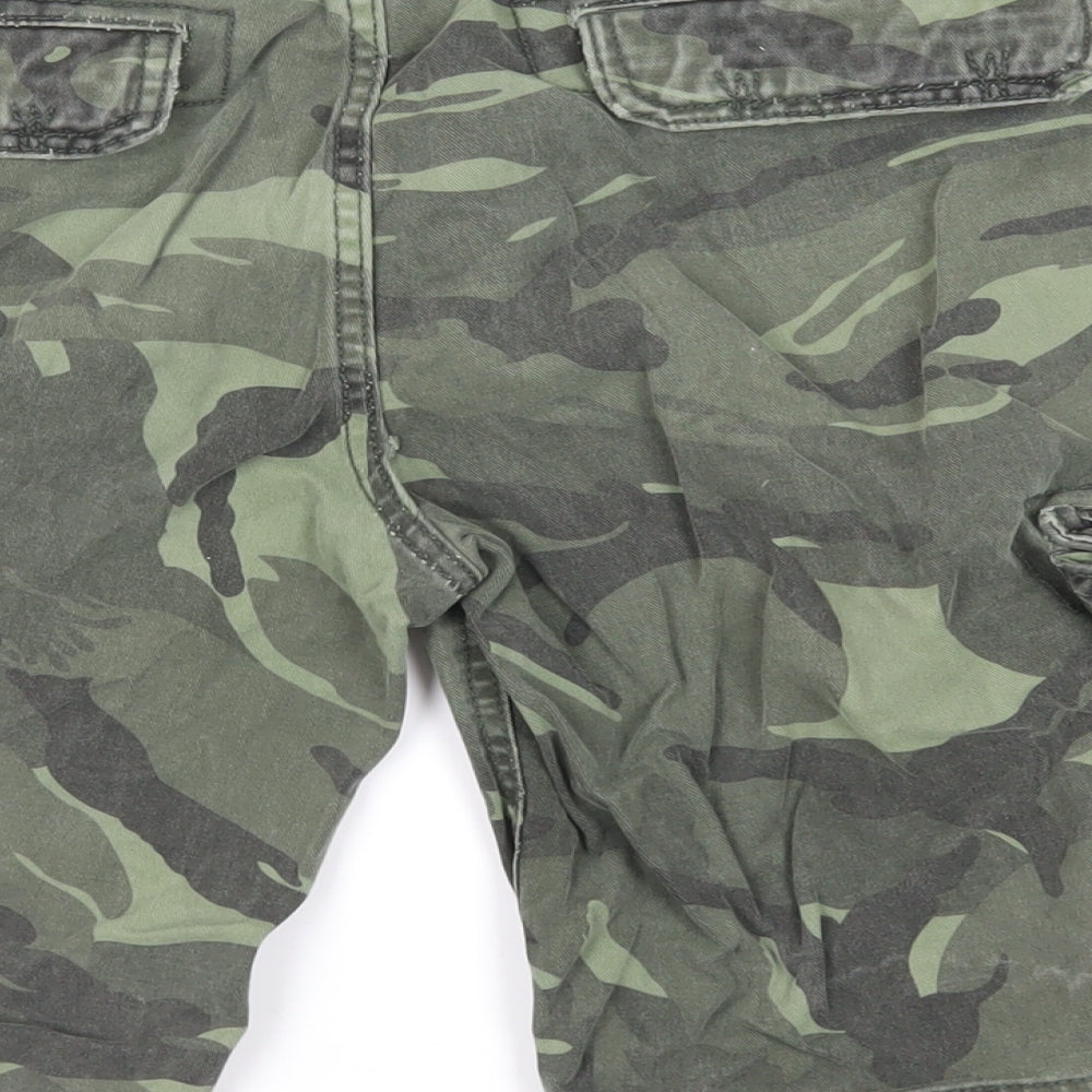 New Look Mens Green Camouflage Cotton Cargo Shorts Size 30 in L11 in Regular Zip