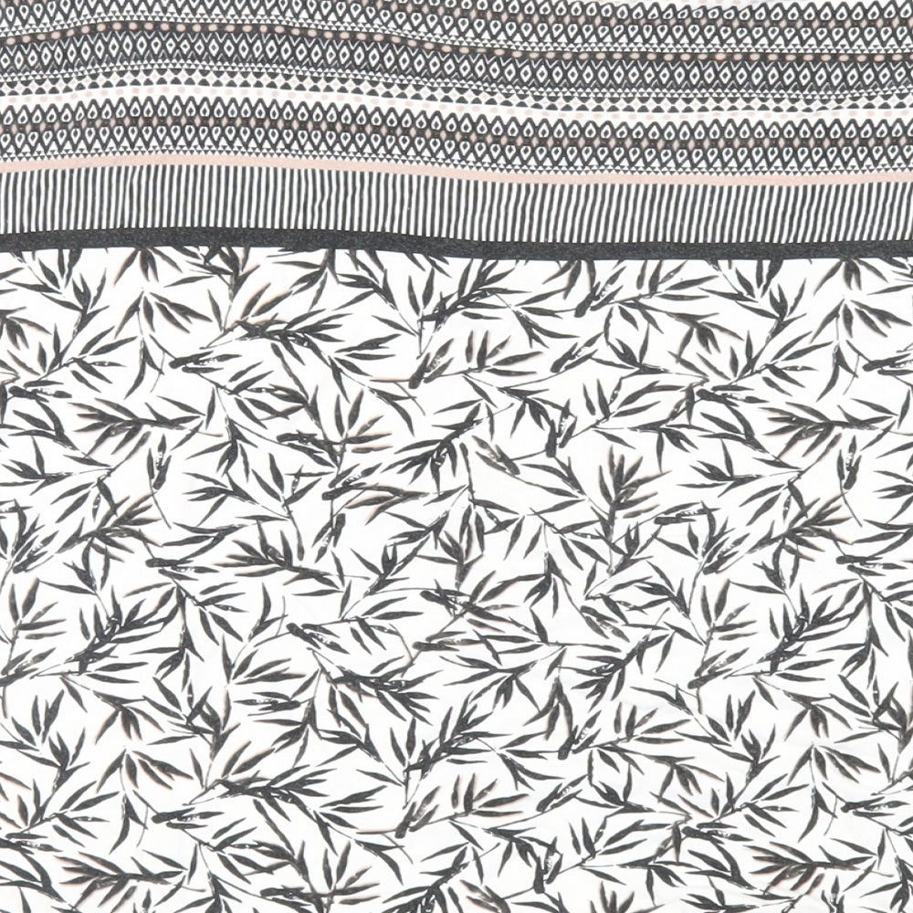 Bonmarché Womens White Geometric Viscose Basic T-Shirt Size 22 Boat Neck