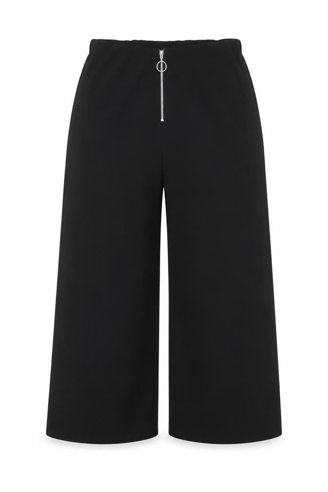 Front view of New Look women’s black polyester capri trousers, size UK 8, 20-inch leg regular zip