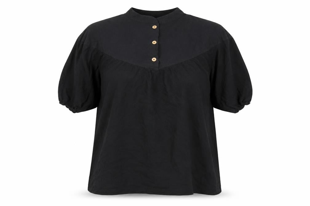 Front view of Zara women’s black cotton basic t-shirt, size XS, round neck