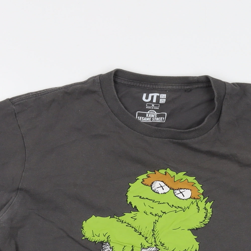 Uniqlo Mens Grey Cotton T-Shirt Size M Crew Neck - Sesame Street