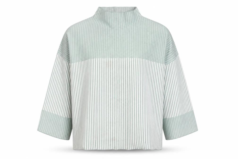 Front view of Rachel Zoe Women's Green Striped jumper, size 26