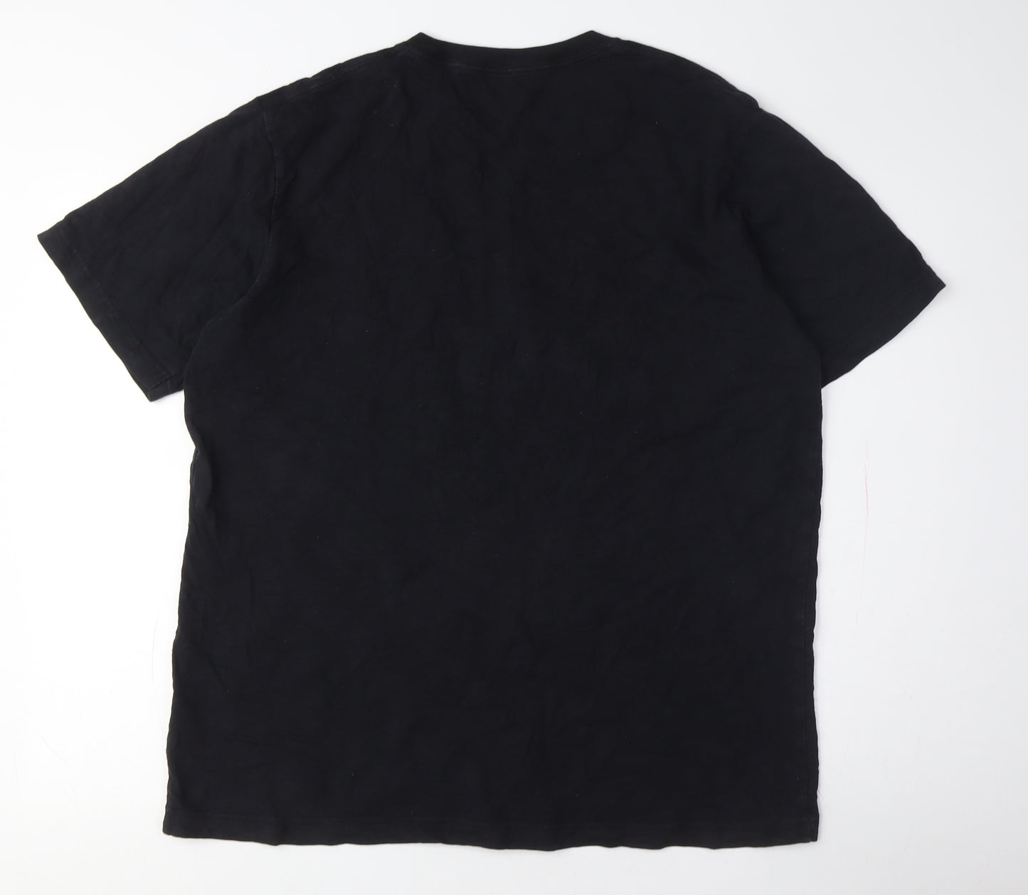 UT Men's Black L Graphic Print T-Shirt
