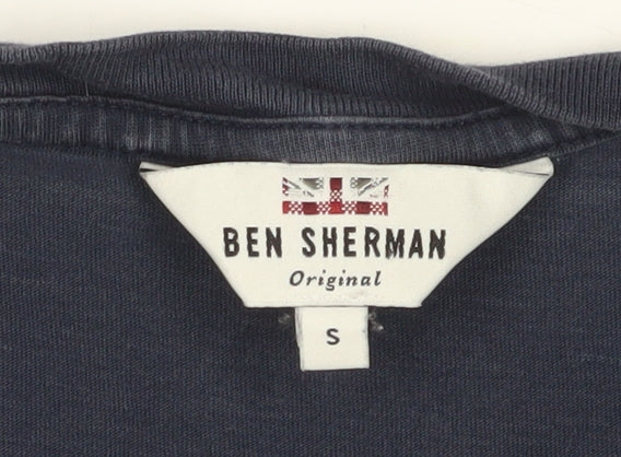 Ben Sherman Men's T-shirt, size Small.