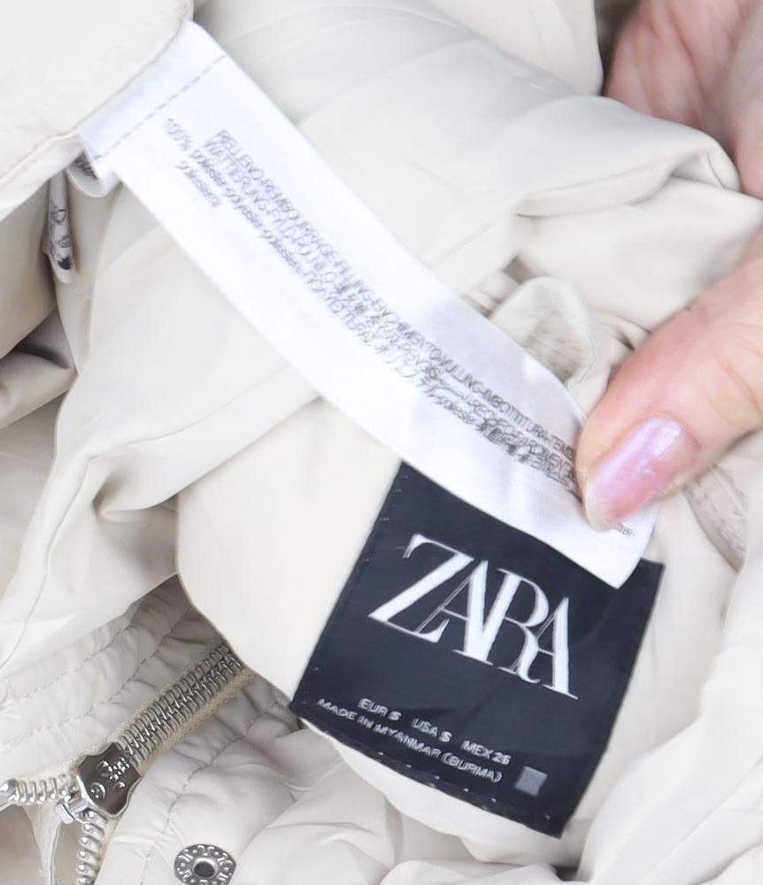 Zara Women's Beige Hooded Puffer Waistcoat S Casual