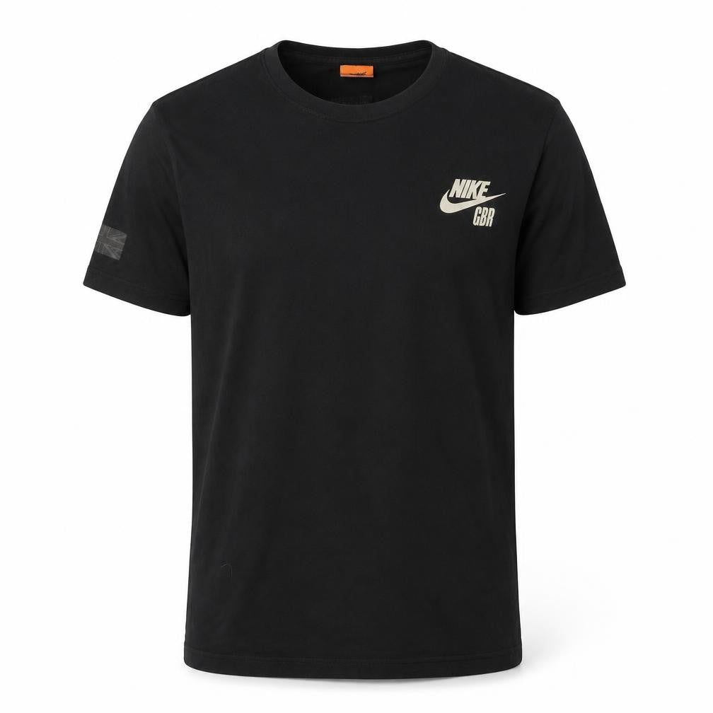Front view of Nike Men's Black Medium Regular Fit Cotton T-Shirt