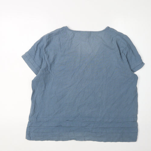 Capri Women's Blue Scoop Neck T-Shirt M