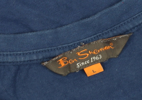 Ben Sherman Men's Blue T-shirt, size Large.