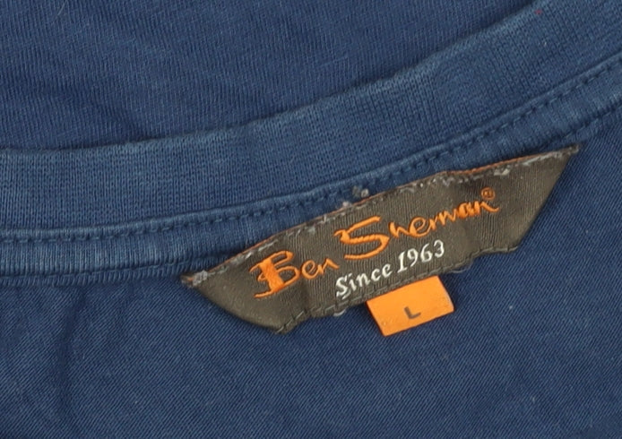 Ben Sherman Men's Blue T-shirt, size Large.