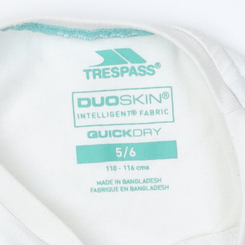 Trespass Girls' White Graphic T-Shirt, Size 5-6 Short Sleeve