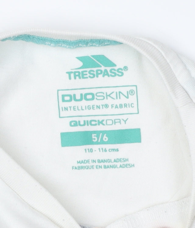 Trespass Girls' White Graphic T-Shirt, Size 5-6 Short Sleeve
