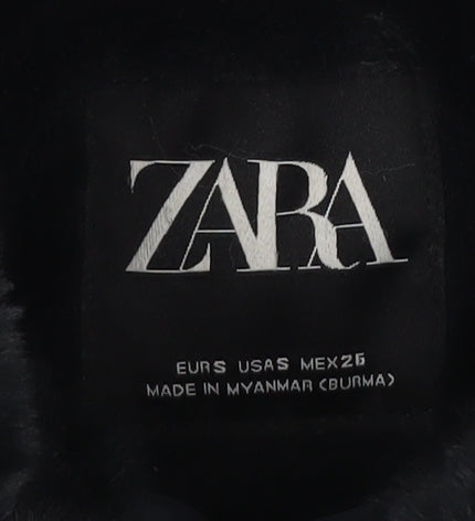 Zara Women's Black Puffer Jacket - Size 8