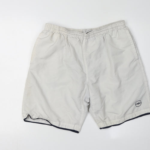 Umbro Men's White Athletic Shorts XL for Gym & Running