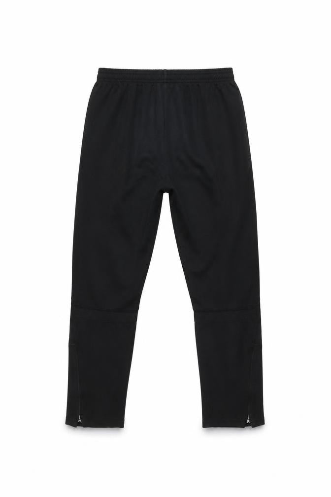 Front view of Nike boys’ black jogger trousers 12-13 years