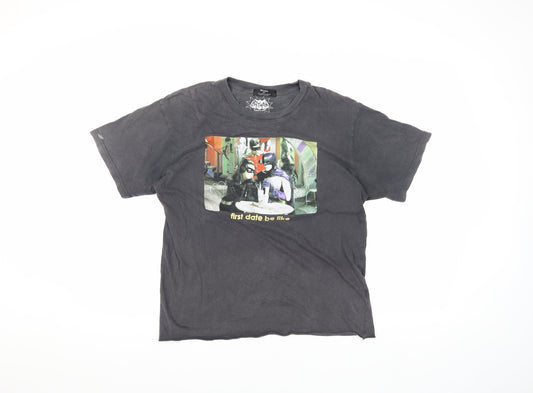 Front view of Bershka unisex black batman t-shirt s - comics style