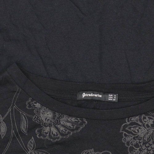 Stradivarius Women’s Black Floral T-Shirt - Size S