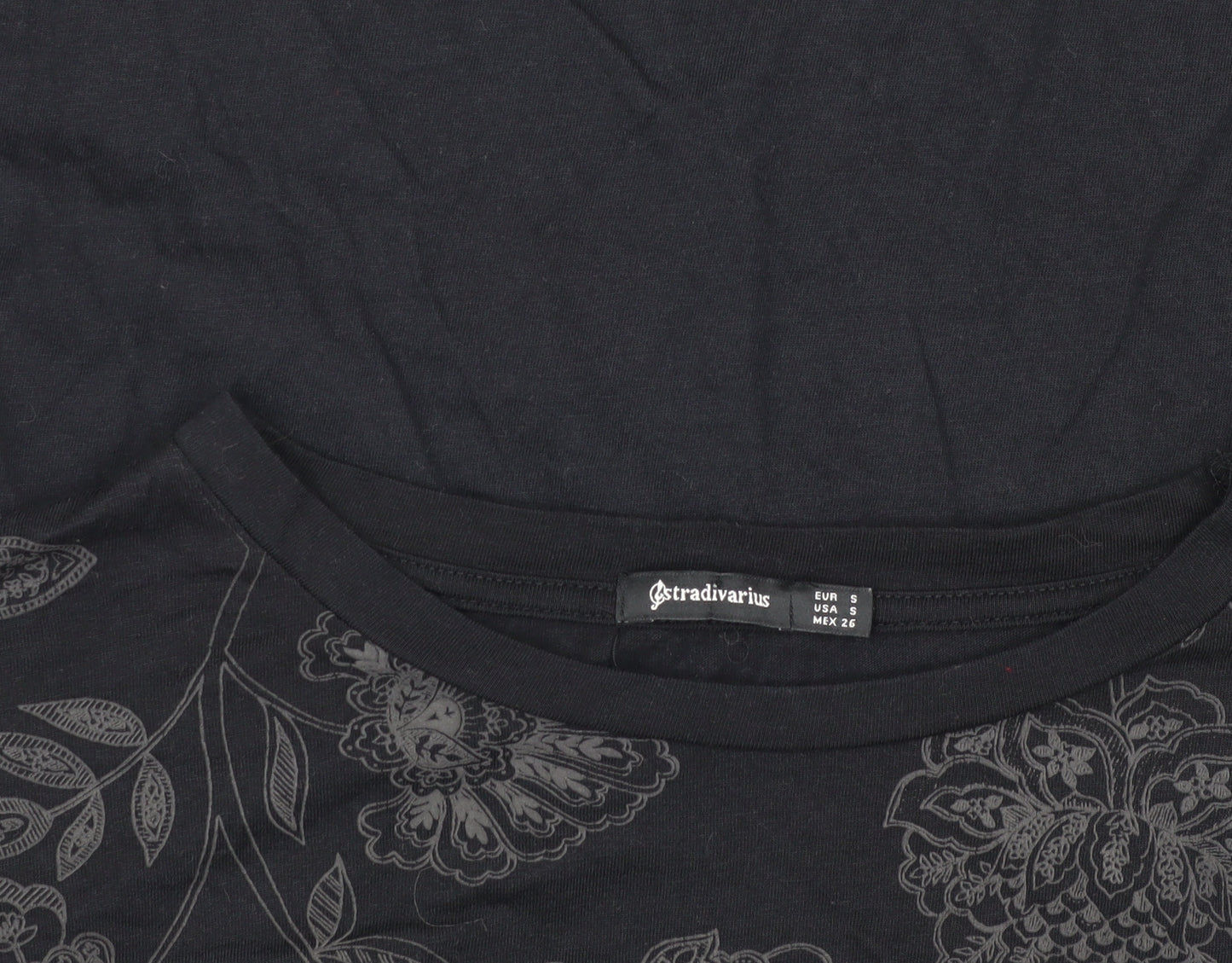Stradivarius Women’s Black Floral T-Shirt - Size S