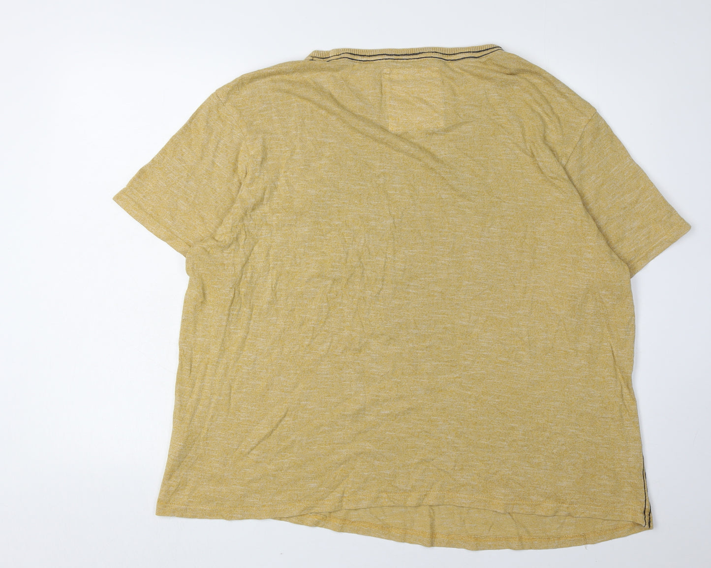 Deluxe Men's Gold 2XL Graphic Print T-Shirt