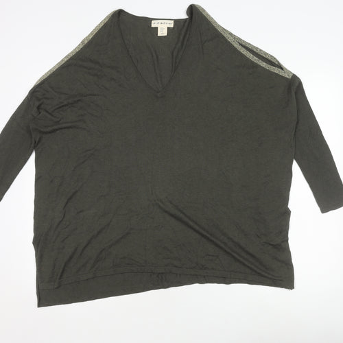 if it were me Women's Green M Basic V-Neck Jersey Top