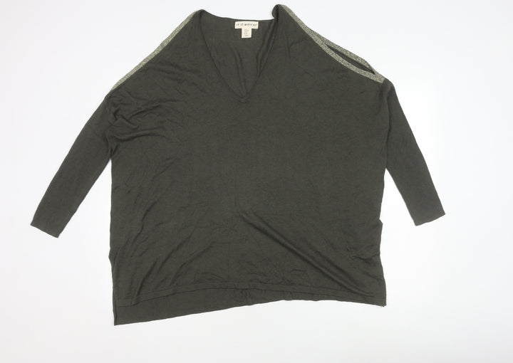 if it were me Women's Green M Basic V-Neck Jersey Top
