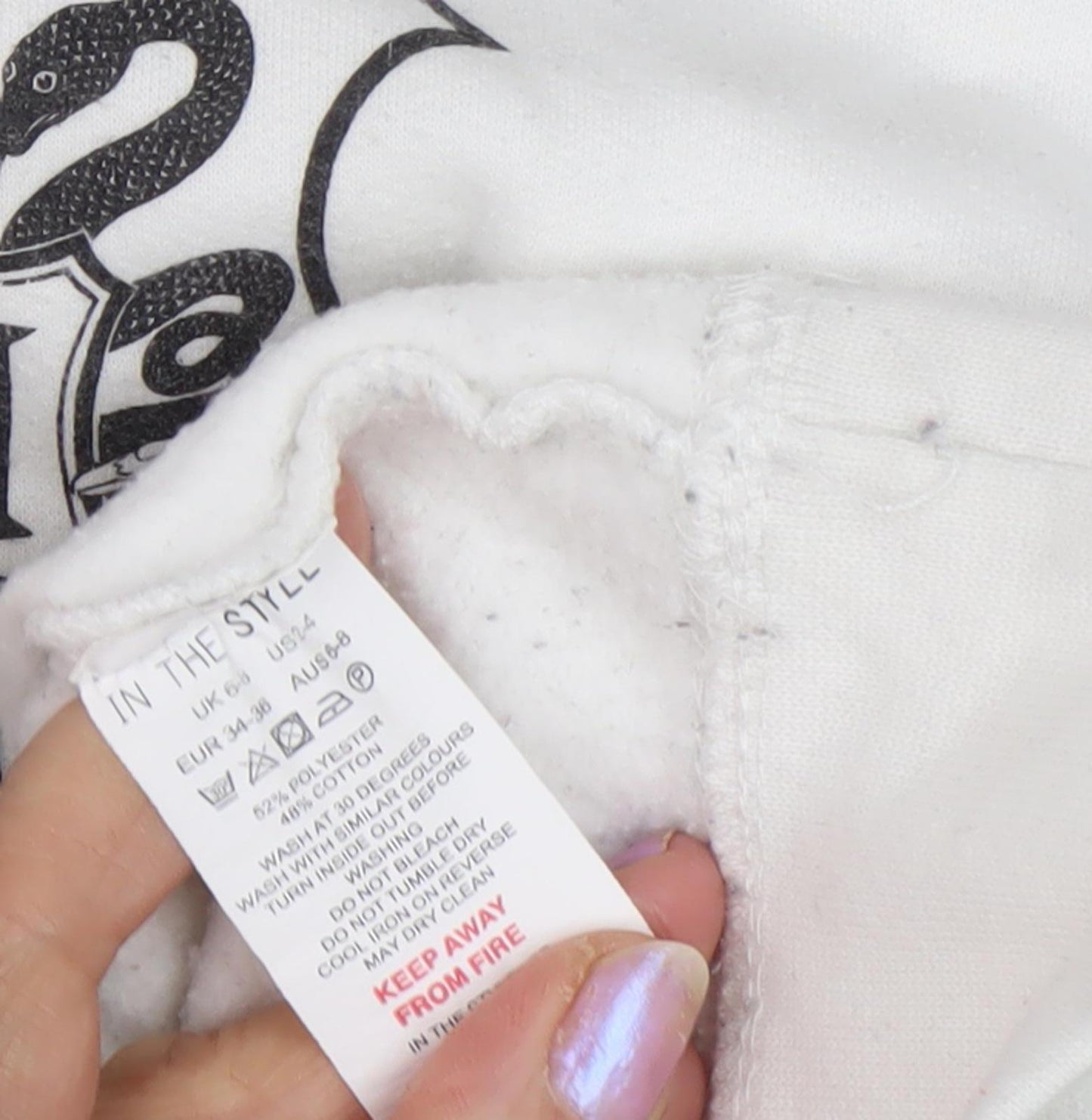 In The Style Women's White Hogwarts Pullover Sweatshirt Size 6