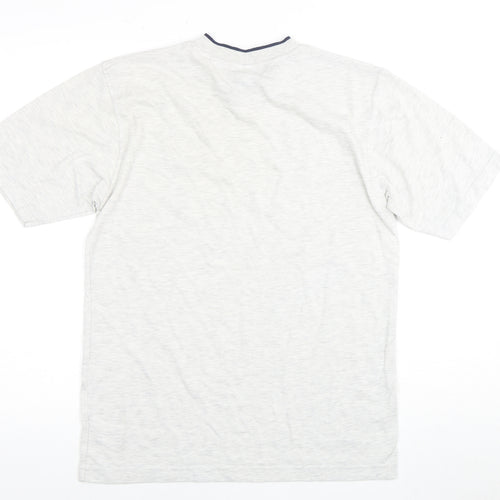 Umbro Men's White V-Neck T-Shirt S