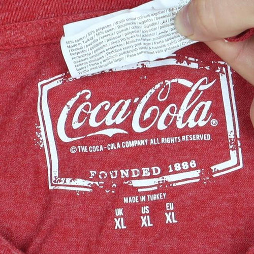 Coca-Cola Men's Red Graphic Christmas T-Shirt XL
