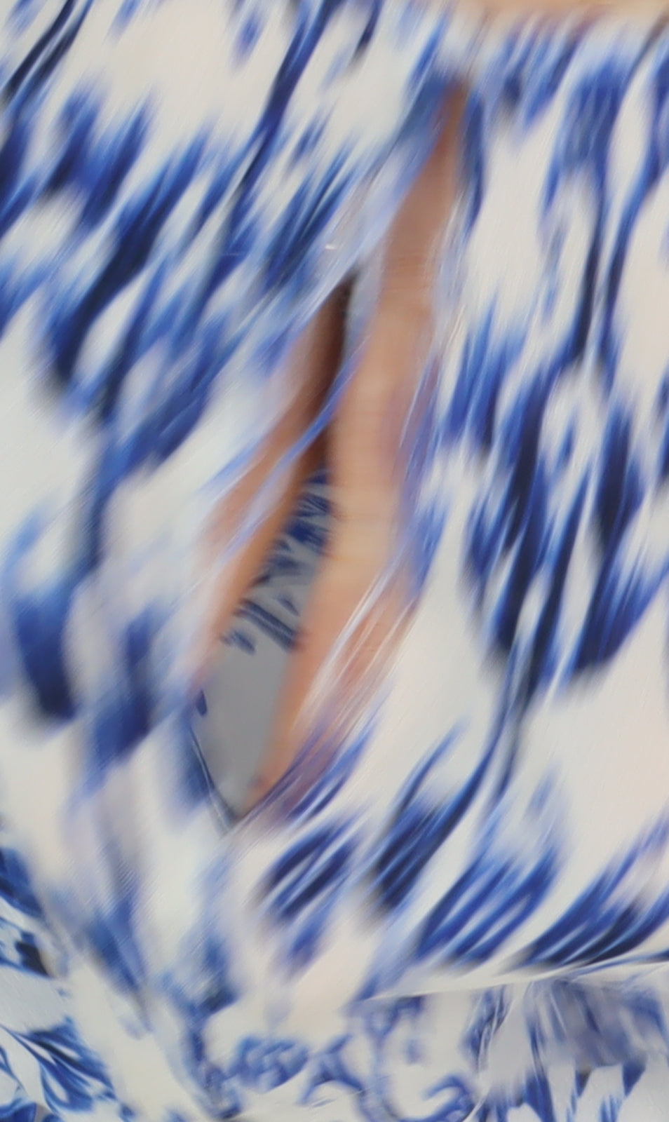 Massimo Dutti Women's Blue Geometric V-Neck Blouse Size 16