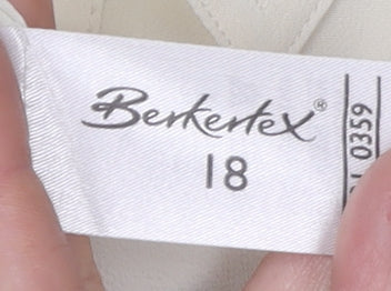 Berkertex Women Ivory Button-Up Shirt Size 18