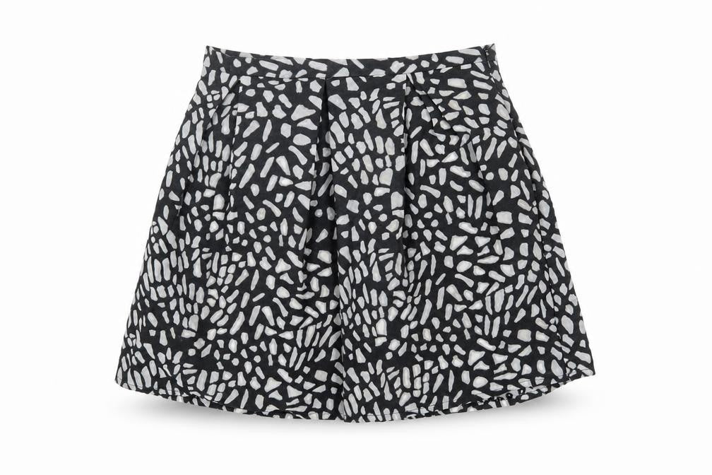 Front view of Reiss Women’s Black A-Line Skirt, size UK 8