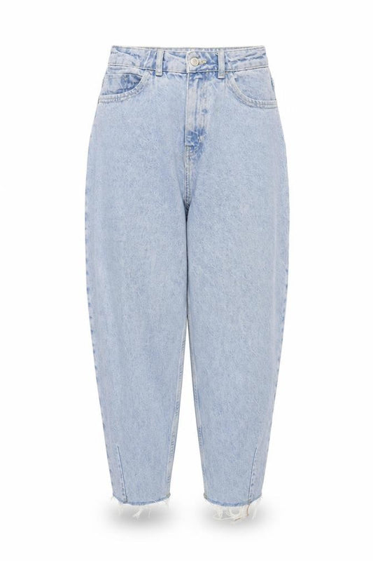 Front view of Zara Women Blue Mom Jeans, size 8, Medium Denim