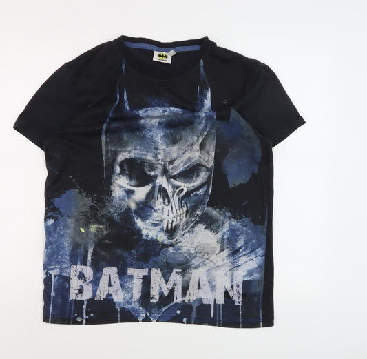 Front view of Batman Men's Black Large Comic Graphic T-Shirt