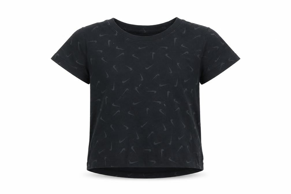 Front view of Nike girls’ black m t-shirt with logo