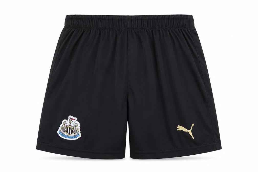 Front view of Puma boys’ black athletic shorts 176 black