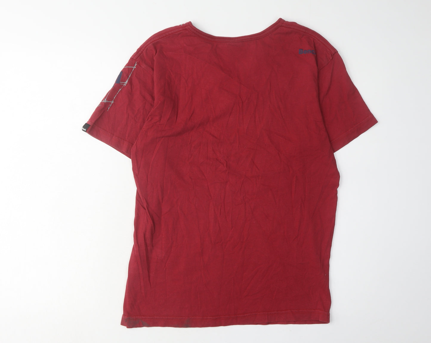 Bench Men's Red Graphic t-shirt size S