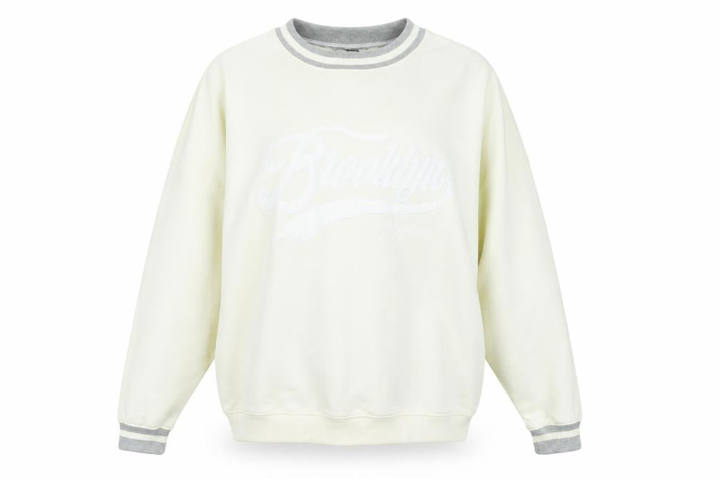 Front view of PRETTYLITTLETHING Women's Ivory XL Sweatshirt Crew Neck