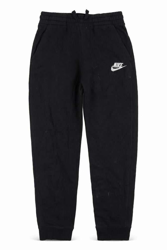 Front view of Nike boys’ black jogger trousers xl