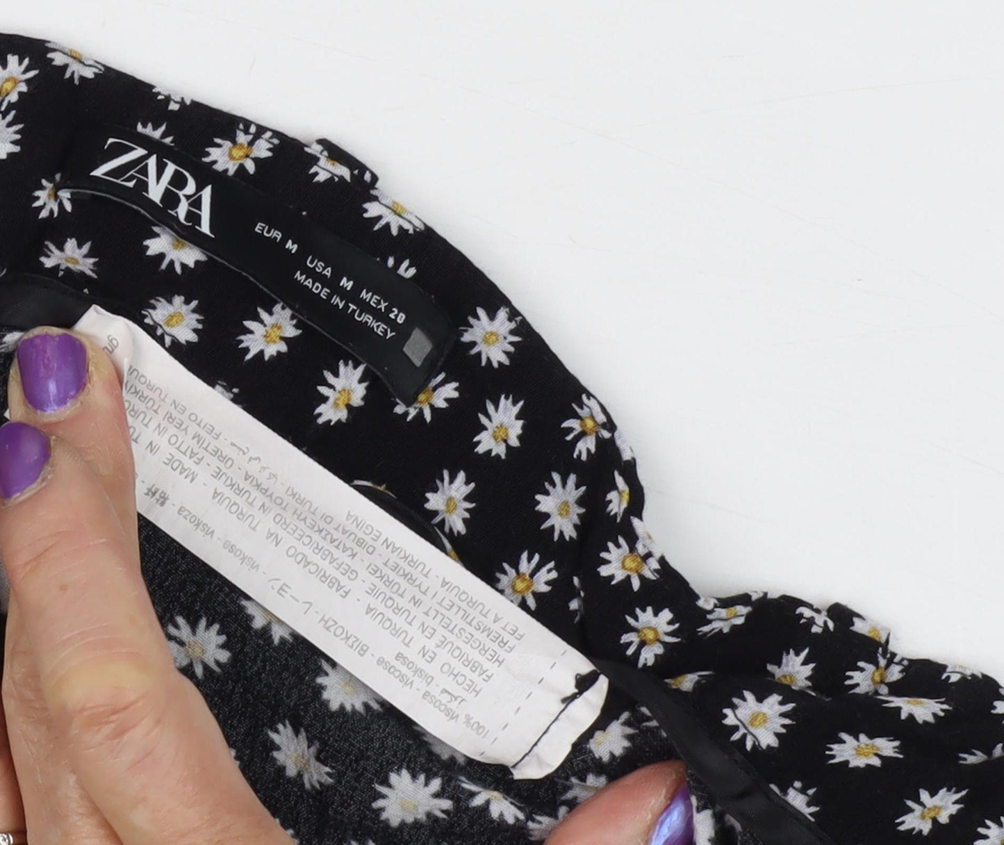 Zara Women's Black Floral A-Line Skirt Size M