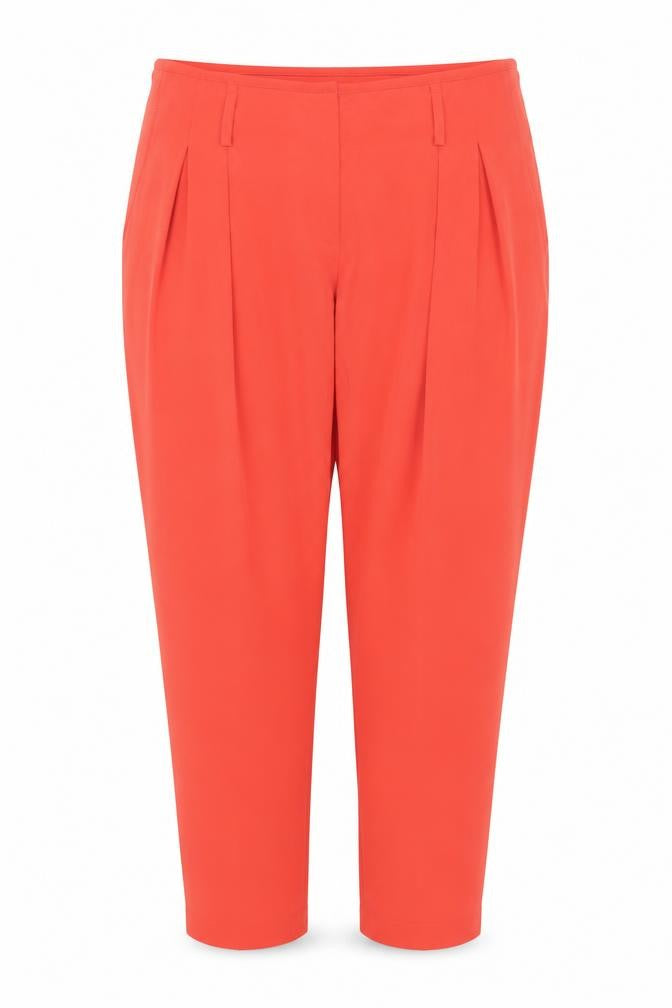 Front view of Luisa Cerano Women's Red Pleated Trousers, size 18