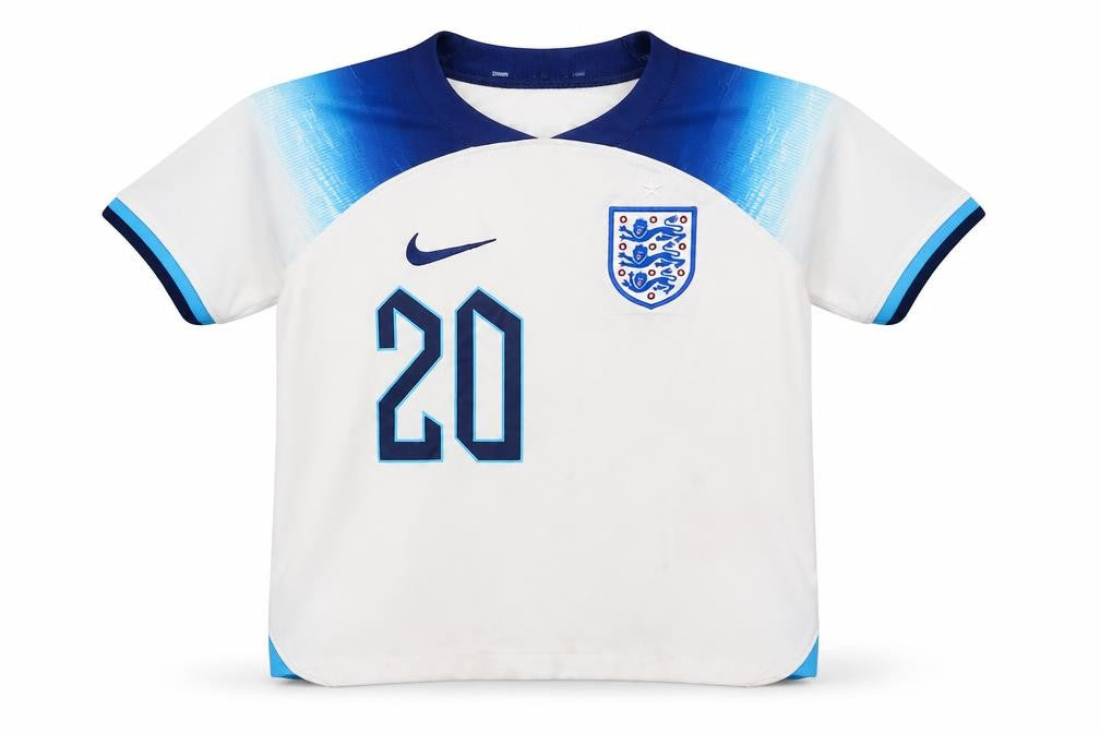 Front view of Nike boys’ white & blue football jersey xs