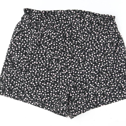 Monki Women's Black Floral Print Shorts S