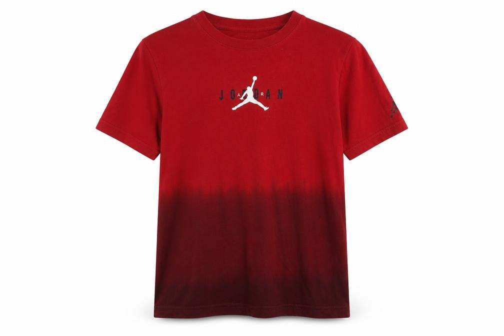 Front view of Jordan boys’ red t-shirt l regular fit logo