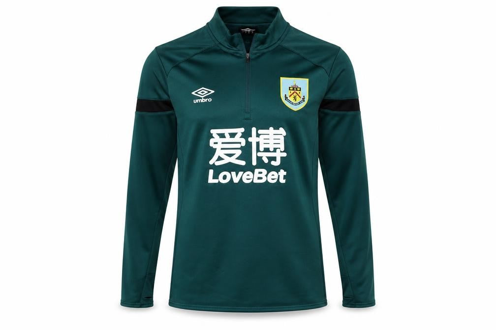 Front view of Umbro Men's Green 1/4 Zip Sweatshirt S