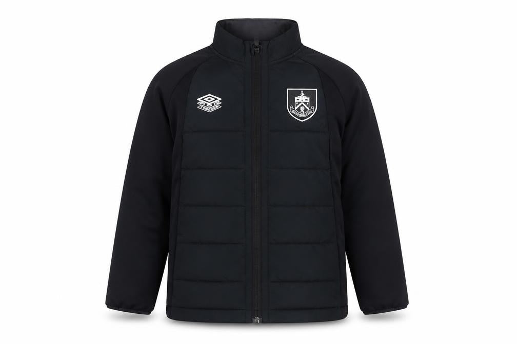 Front view of Umbro boys’ black puffer jacket 11 years lightweight sports